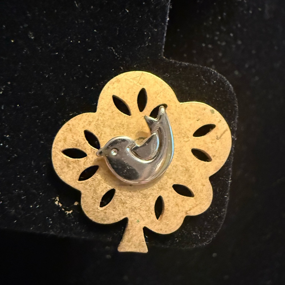 AVON Vintage Partridge in a Pear Tree Pin 
Gold tone tree with Silver tone Bird